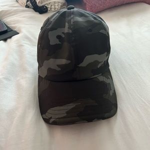 Athleta camo hat never worn!!